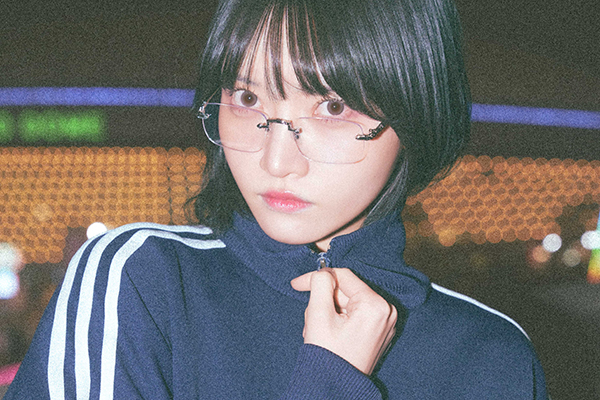 256. 間宮まに wearing adidas originals tracktop