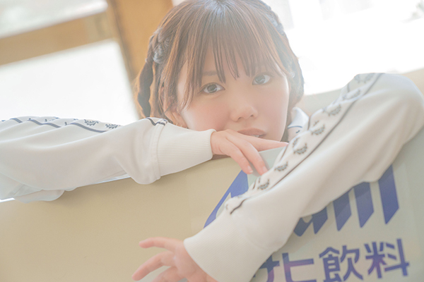 272. 比嘉奈菜子 wearing FRED PERRY tracktop